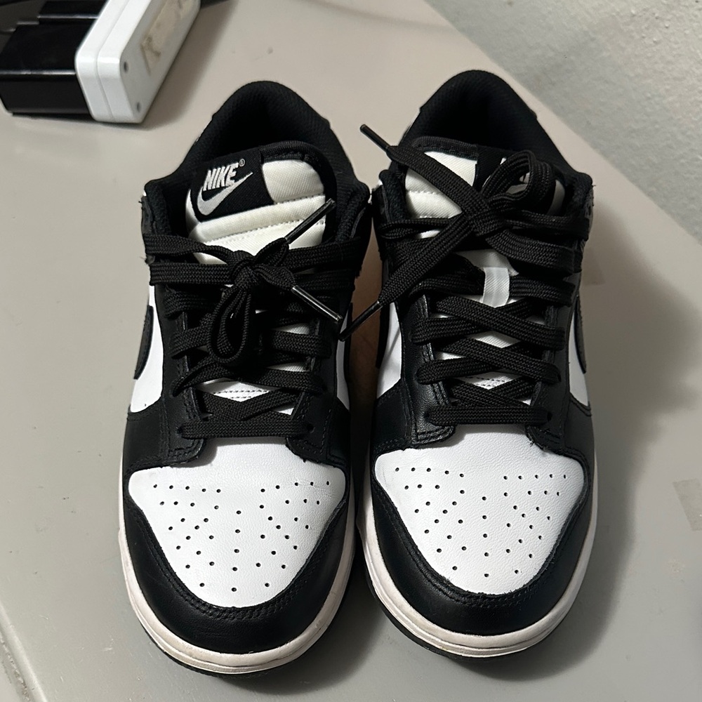 Nike Men's Black and White Low-Top Sneakers
